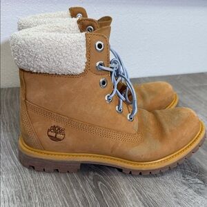 Timberland Tan Boots with Cream Fleece
